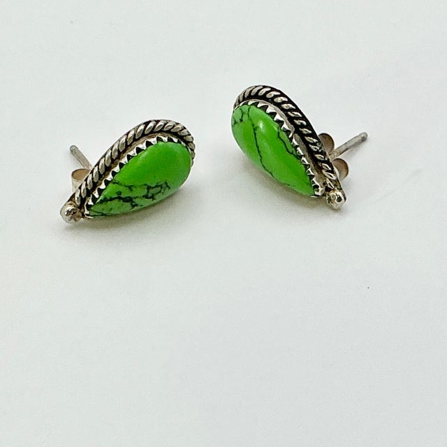 Ralph Lauren 1950s Vintage Southwestern Navajo Americana Carico Lake Sterling & Green Turquoise Stud Earrings - A Pair For Sale - Image 4 of 12