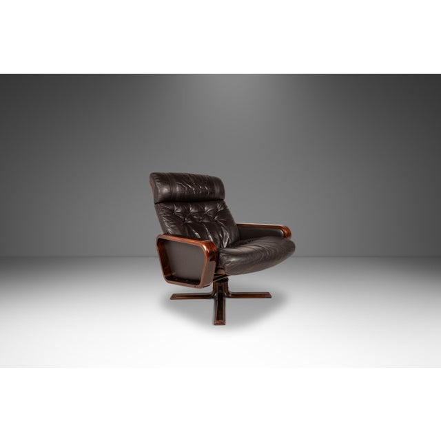 Vatne Møbler Scandinavian Modern Recliner High-Back Lounge Chair & Ottoman Attributed Soda Galvano for Vatne Mobler, Norway, C. 1970s For Sale - Image 4 of 18