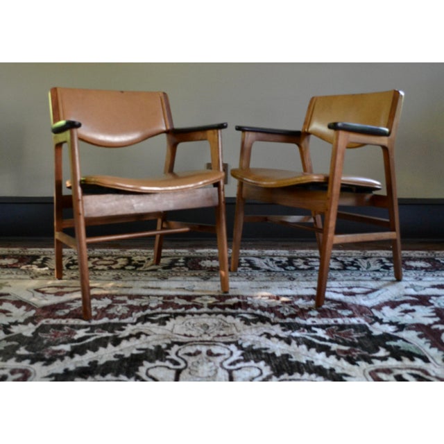 Gunlocke Jens Risom Style Walnut Arm Chairs - Set 4 For Sale - Image 4 of 15