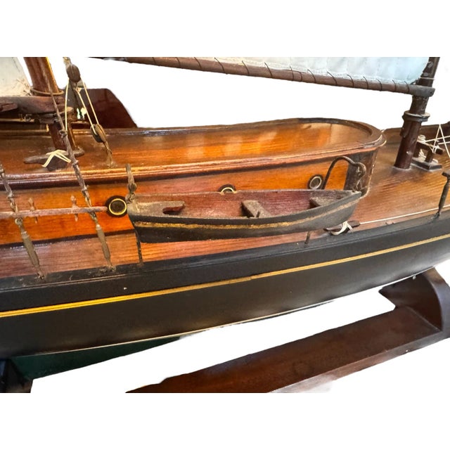 Mid 20th Century The Schooner Hope: A Gallery Ship Model in Motion For Sale - Image 4 of 17