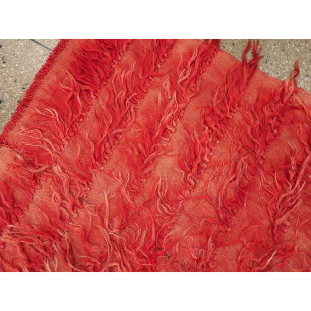 Textile Galerie Shabab Collection Mid-20th Century Shaggy Turkish Rug With a Red Tribal Design For Sale - Image 7 of 10
