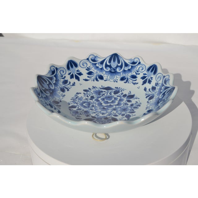 Dutch-made Delft decorative plate. It’s free from chips and defects. Ready to be placed on your wall!