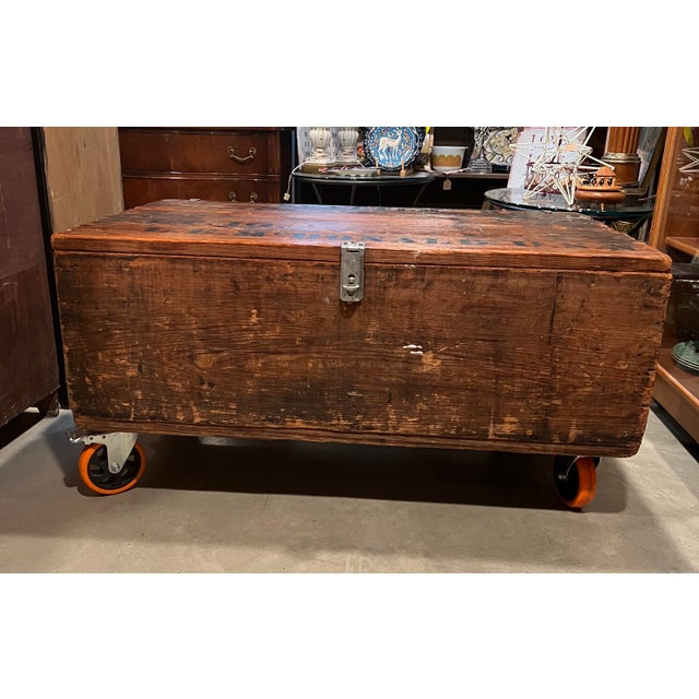1940s WWII Era U. S. Navy Sailor Footlocker Trunk – L.E. McDonald USN– Original Stencil Military Chest Coffee Table For Sale - Image 4 of 6