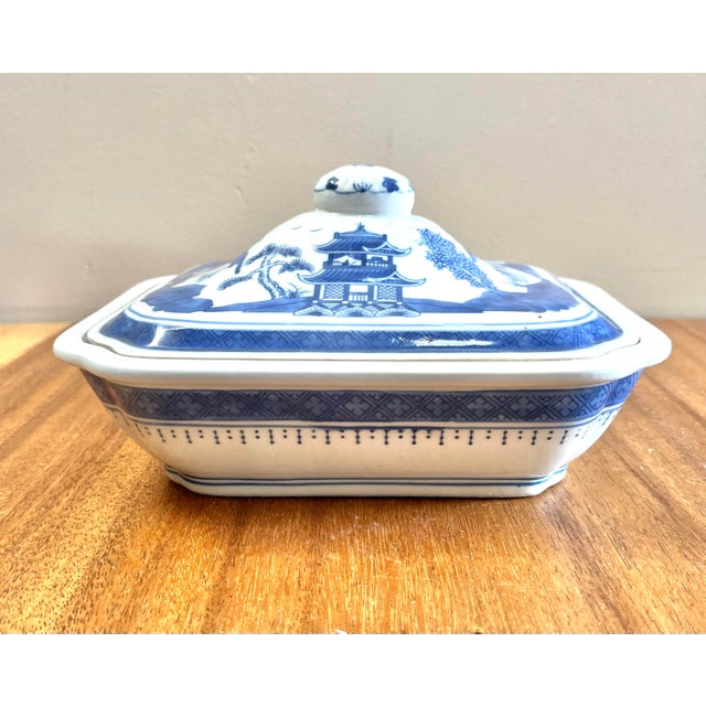 Vintage Chinoiserie Blue and White Canton Pattern Covered Tureen For Sale In San Diego - Image 6 of 8