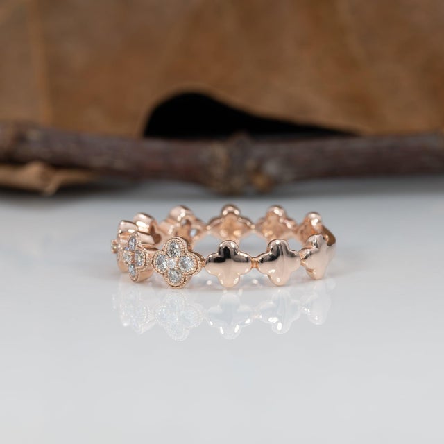 Metal Natural Earth-Mined Diamond Band in Solid 14k Gold | Classic Fine Jewelry For Sale - Image 7 of 9