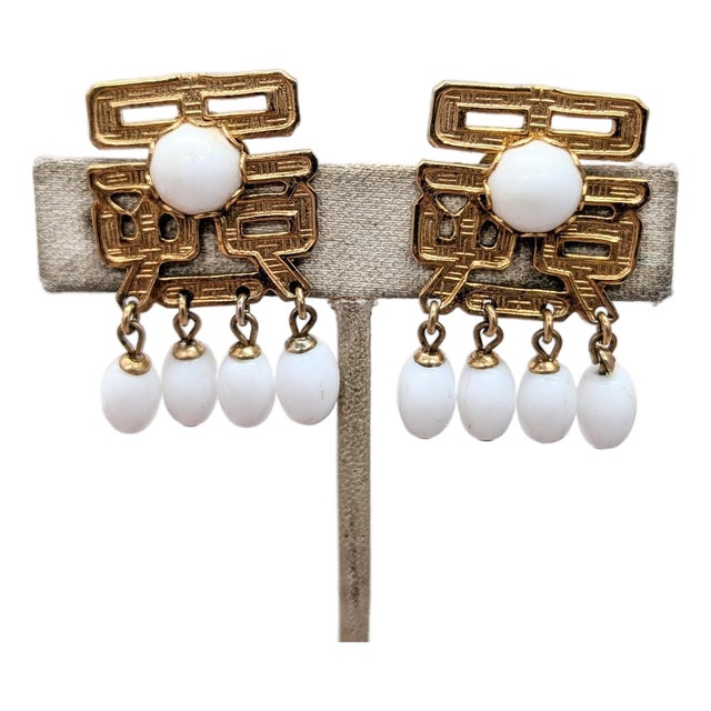 Vintage 1960s Signed Napier Asian Inspired White Drops Clip Earrings For Sale