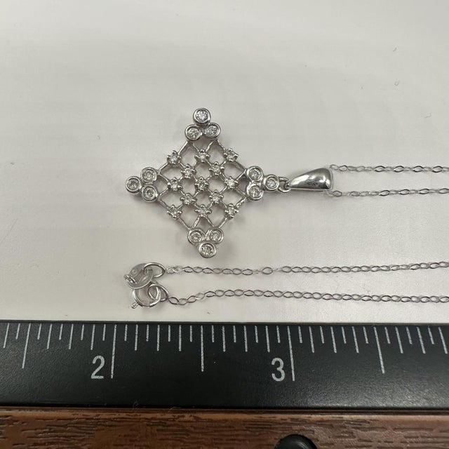 Early 21st Century Estate Diamond Necklace in 14kt White Gold – ~0.35–0.40ctw, 18in, Pre-Loved For Sale - Image 5 of 5