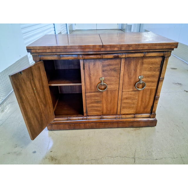 Vintage Heritage Campaign Buffet Credenza | Mid Century Modern Sideboard With Drop-Leaf / Expandable Top | Retro Dining Room Furniture For Sale - Image 10 of 15