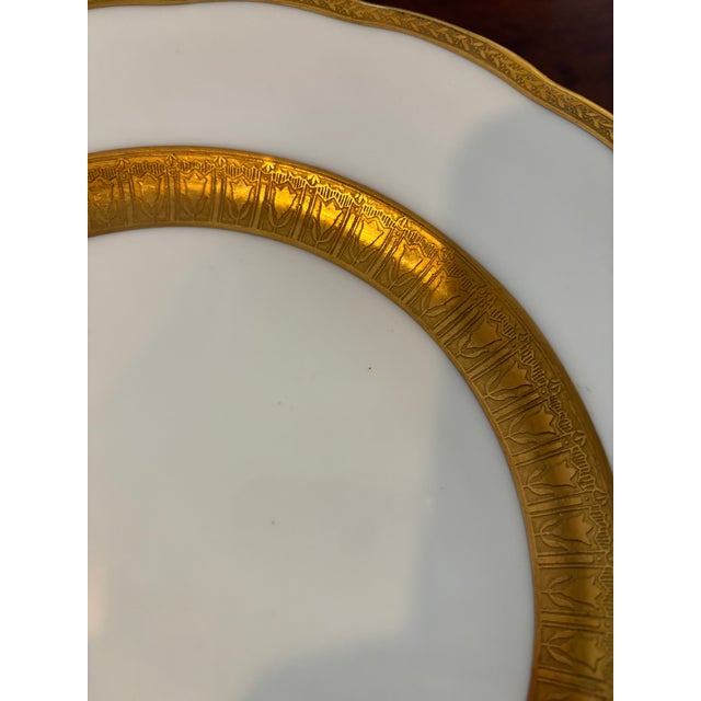 Elegant Antique hand painted 22 Q gold George Jones & Son dinner plates in fine bone china. Set of 12. These fine English...