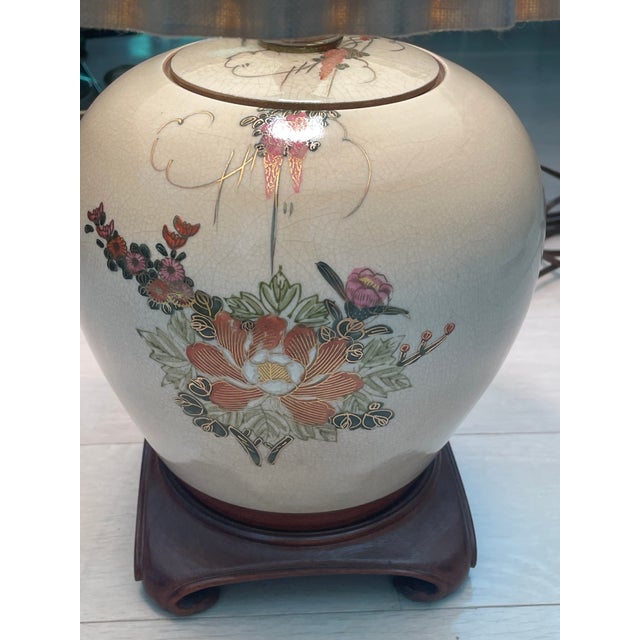 Mid-Century Modern Vintage Japanese Seiho Kiln Crackle Glaze Ceramic Table Lamp - Floral Chinoiserie Style For Sale - Image 3 of 6