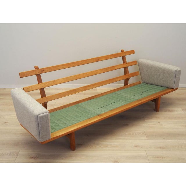 Danish Ash Sofa by Hans J. Wegner for Getama, 1960s For Sale - Image 11 of 18