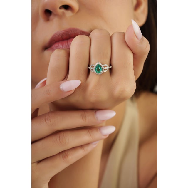 Art Deco Pear Emerald & Diamond Halo Engagement Ring in 14k White Gold Size 4 For Sale - Image 9 of 16
