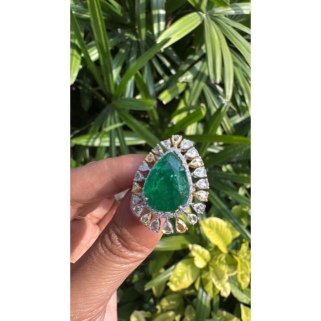 Set in 18k Gold, 10.40 Carats Zambian Emerald & Rose Cut Diamond Engagement Ring, Size 6 For Sale - Image 6 of 10