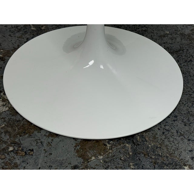 White Eero Saarinen for Knoll Saarinen Lounge Table, 35 Inch For Sale - Image 8 of 12