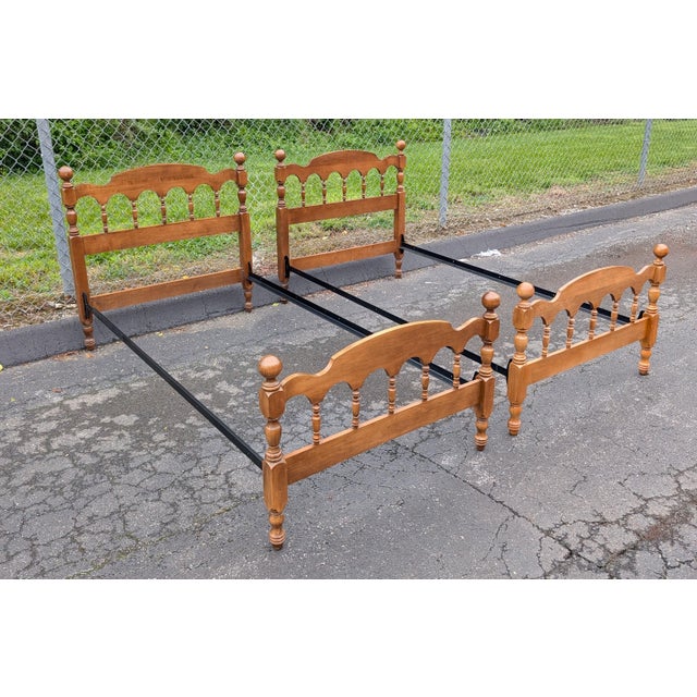 Mid 20th Century Vintage Twin Size Maple Cannonball Bed Frame - A Pair For Sale - Image 5 of 11