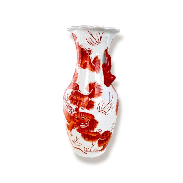 Chinoiserie Vintage Chinese Porcelain Vase With Red Foo Lions For Sale - Image 3 of 14