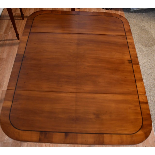 1950s Pair of Vintage Hekman Cherry Inlaid Drop-Leaf Pembroke Side Tables / End Tables For Sale - Image 17 of 18