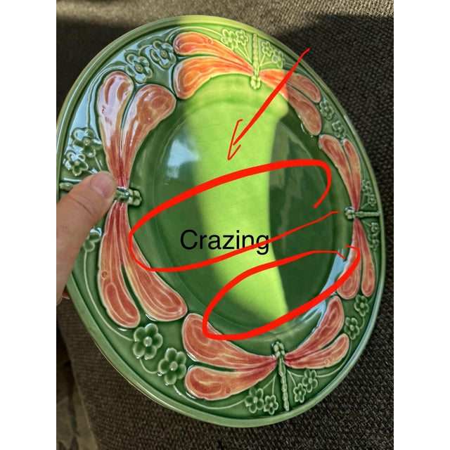 Modern Set of 4 Portugal Bordallo Pinheiro Majolica Pinkish/Orangish Dragonfly Chop Charger Plate 12” For Sale - Image 3 of 4