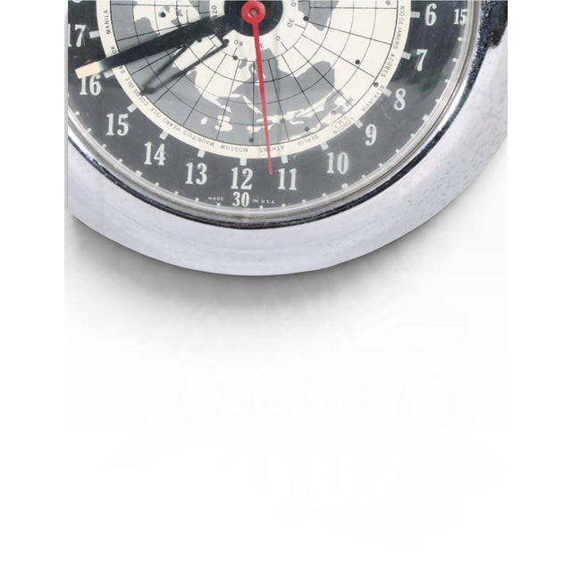 Mid Century Wall Clock by Mastercrafters Clock and Radio Company Showing Map of Globe C. 1960's For Sale In New York - Image 6 of 8