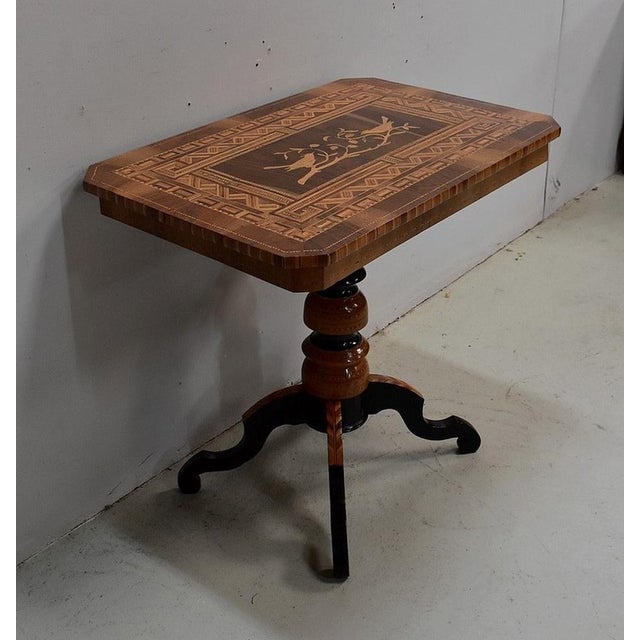 Small table pedestal table with rectangular tray and angles with cut sides. It offers a sumptuous marquetry of various...