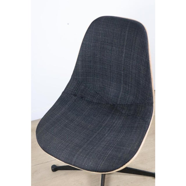 1960s Adjustable Swivel Chair in Fiberglass by Charles and Ray Eames for Herman Miller, 1960s For Sale - Image 5 of 18