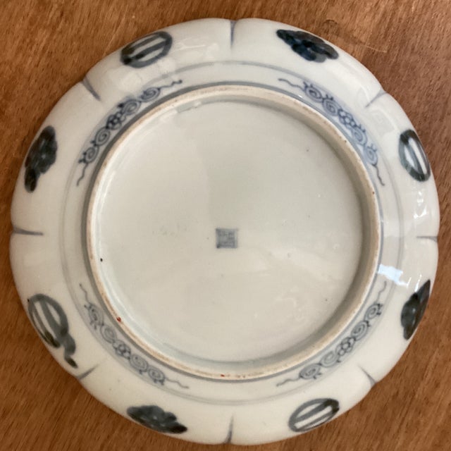 Antique Large Imari Scalloped Porcelain Polychrome Plate With Cherry Blossoms Flowers For Sale - Image 9 of 12