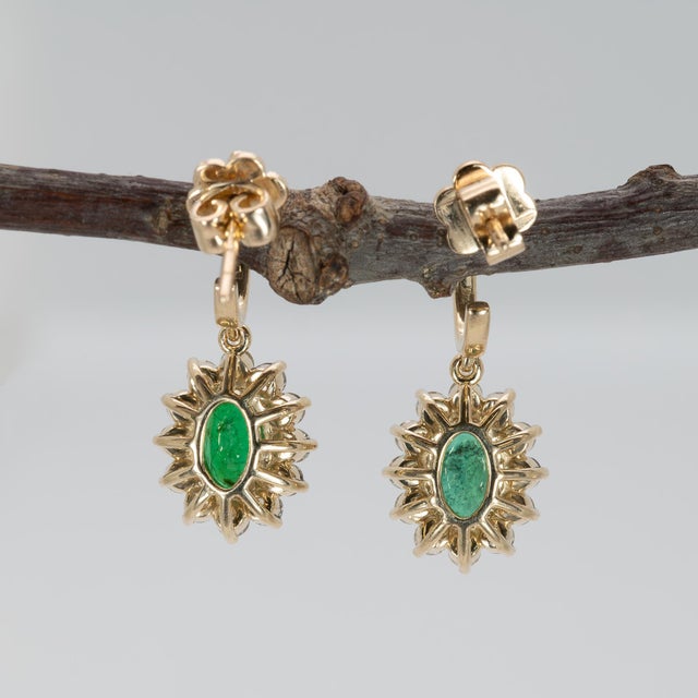 1.6Ct Emerald Earrings With Earth Mined Diamonds Accents: Solid 14k Gold, A Pair For Sale In Columbus - Image 6 of 7