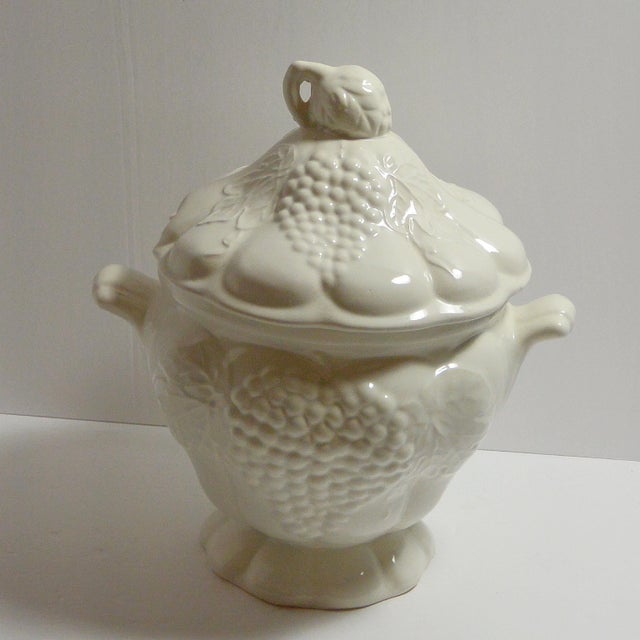 California Pottery 1950s White Grapevine California Pottery Large Soup Tureen For Sale - Image 4 of 8