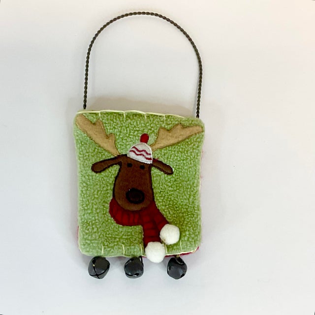 1980s 1980s Vintage Boho Chic Arts & Crafts Christmas Reindeer Door Hanger. For Sale - Image 5 of 8