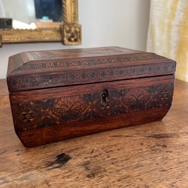 Antique English Wood Inlay Tunbridge Box With Bird Motif For Sale In Providence - Image 6 of 11