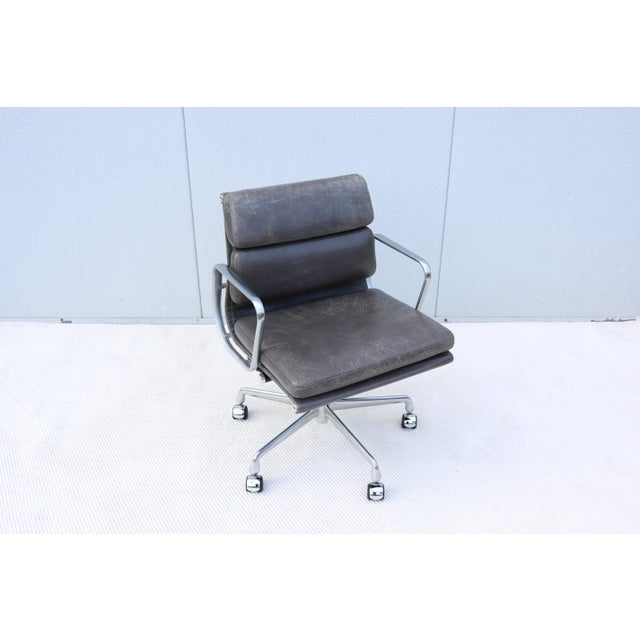 Herman Miller Mid-Century Distressed Gray Leather Eames Soft Pad Management Chair by Herman Miller For Sale - Image 4 of 18