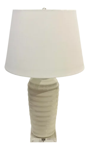 Modern White Glaze Ribbed Ceramic Playa Table Lamp