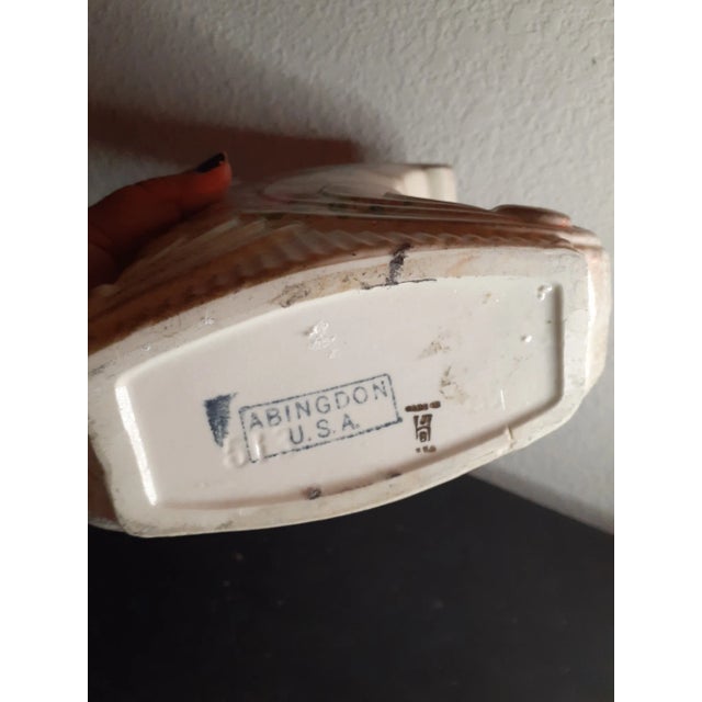 1960s Abingdon Pottery Hand-Painted Fan Vase For Sale - Image 4 of 9