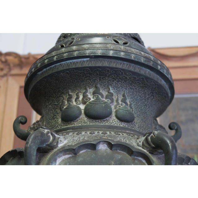 19th Century Palatial Japanese Meiji Period Hand Chiseled Incense Burner For Sale In Los Angeles - Image 6 of 7
