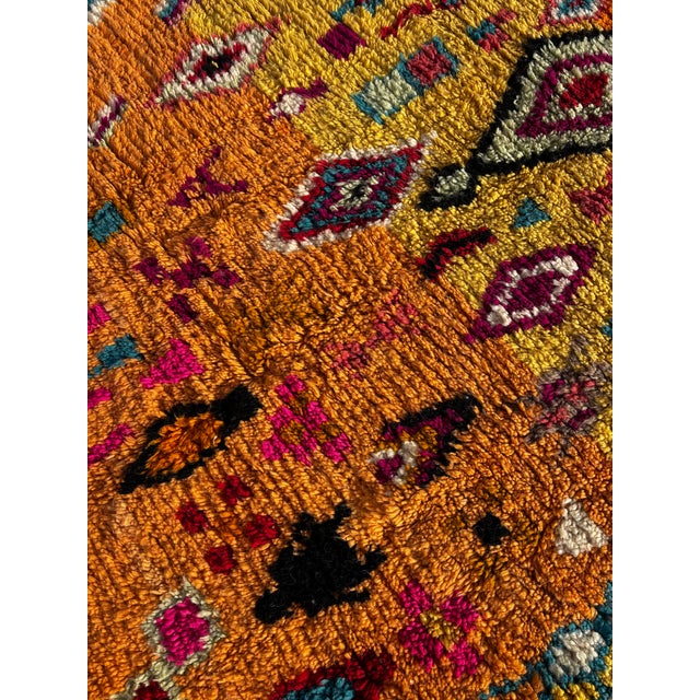 This striking vintage Moroccan Berber rug originates from the Boujad region, located between the Middle Atlas and the...