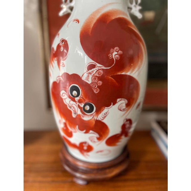 Late 20th Century Pair of Vintage Red Foo Dog Chinoiserie Table Lamps For Sale In Chicago - Image 6 of 10