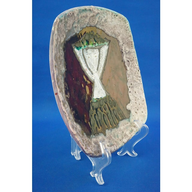 Item : A stunning majolica ceramic plate, with heavy, rich glazes, expertly acid-etched to create a contour on the rim in...