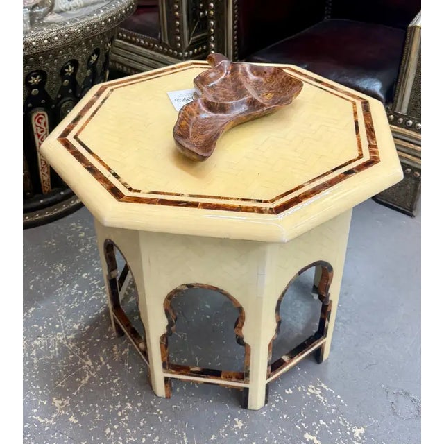 1990s 1990s Moroccan Style Off -White Bone Inlay Octagonal Side Table With Moorish Arches For Sale - Image 5 of 12