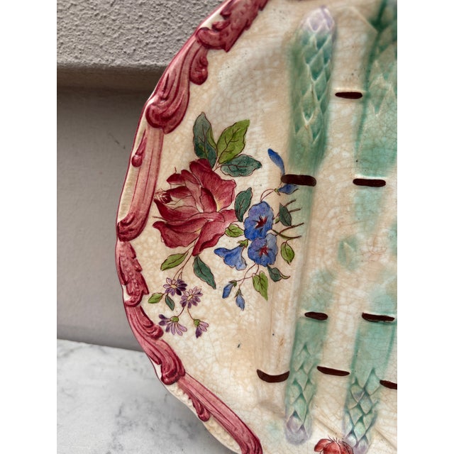 French Country 19th Century Longchamp Majolica Asparagus Plate With Flowers For Sale - Image 3 of 5