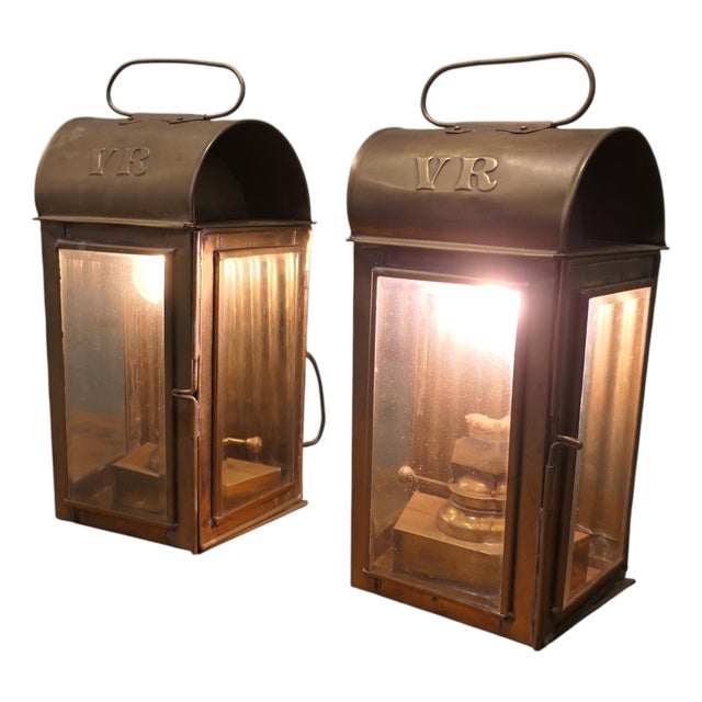 Large Wall Hanging Lanterns in Brass, 1930, Set of 2 For Sale