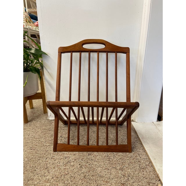 1970s Vintage Mid-Century Modern Solid Walnut Magazine Rack Attributed to Arthur Umanoff For Sale - Image 5 of 8