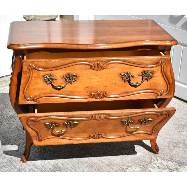 Vintage Century French Provincial Bombe' Cherry Commode For Sale In Philadelphia - Image 6 of 13