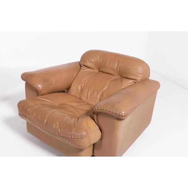 De Sede DS-101 patinated brown leather armchair with pouf. Excellent comfort with an extendable seat for lounge sitting....