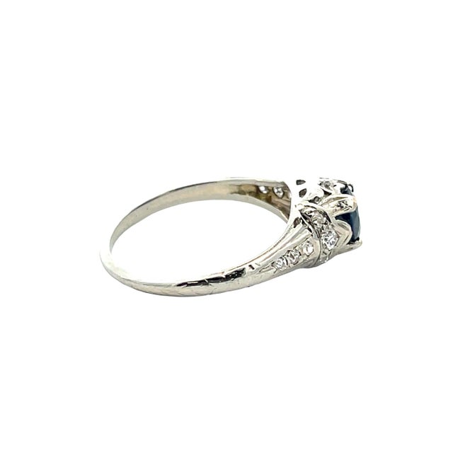 Vintage 18k White Gold Blue Sapphire & Diamond Accent Ring, Size 5.75 For Sale - Image 4 of 5