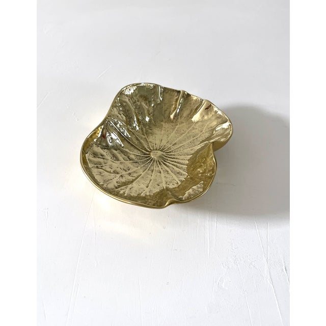Gorgeously designed solid brass lotus leaf with beautiful detailing. Curved on the edges, this item can be purely...
