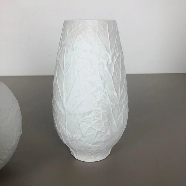 White German Porcelain Op Art Leaf Vases from Heinrich Selb, 1970s, Set of 3 For Sale - Image 8 of 17