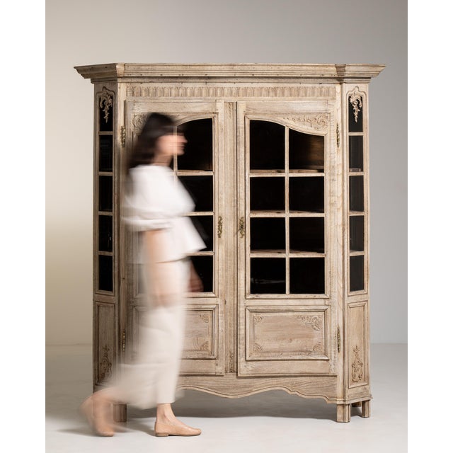 Early 19th Century Provençal Oak Vitrine, Rustic Charm, French Rustic Design, France, Circa 1820 For Sale - Image 5 of 17
