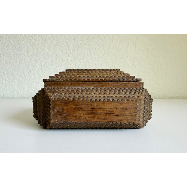 Early 20th Century Antique American Tramp Art Chip Carved Box, Early 20th Century For Sale - Image 5 of 12