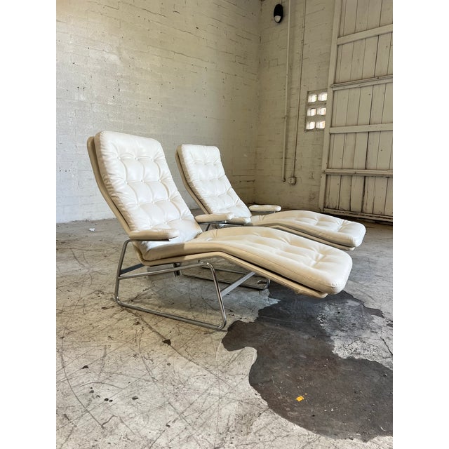 White Swedish Tiltable Leather and Chrome Chaise Lounge by Sam Larsson for Dux For Sale - Image 8 of 11