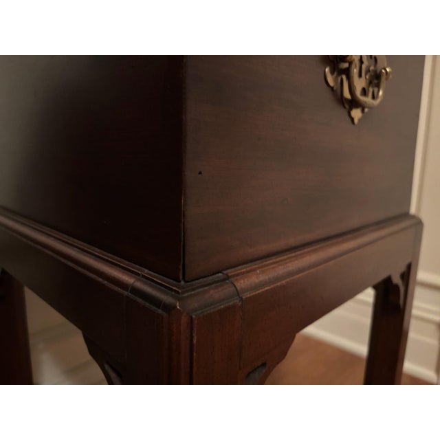 Wood 1970s Pair of Ethan Allen Cherry Wood Chippendale Style Jardinières For Sale - Image 7 of 11